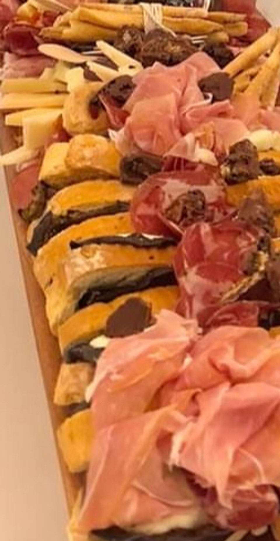 TABLA IBÉRICA CHARCUTERÍA Y QUESOS 6-8 personas 1