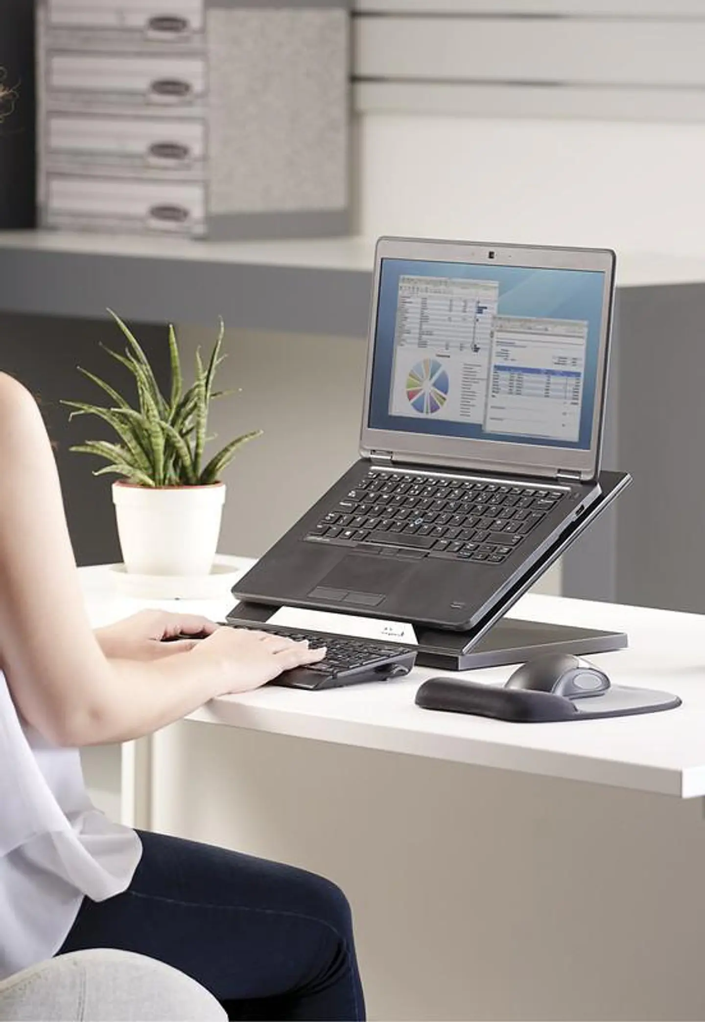 Soporte para Laptops / Notebooks / Portátiles Designer Suites 3