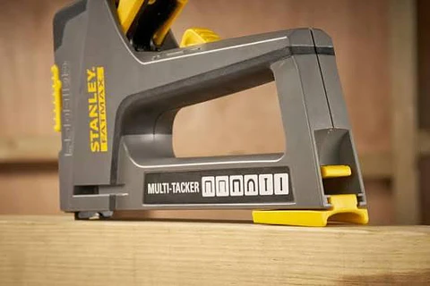 ENGRAPADORA/CLAVADORA FATMAX PARA TRABAJO PESADO 6 EN 1