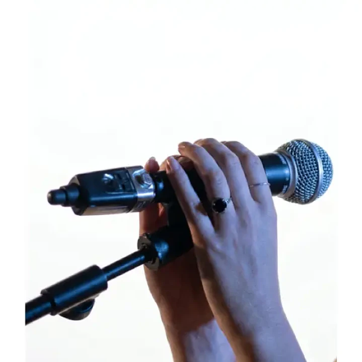 Xvive U3C Sistema Inalámbrico de Micrófono Transmisor y Receptor Inalámbrico XLR para Micrófono CONDENSADOR 4