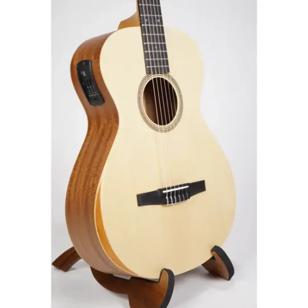 Taylor ACADEMY-12E-N Guitarra Electroacústica Grand Concert con cuerdas de Nylon 2