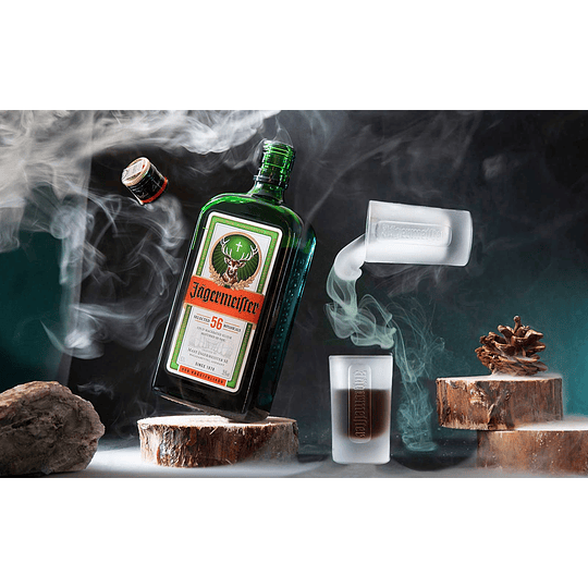 LICOR JAGERMEISTER 700 ML. + 2 VASOS SHOT
