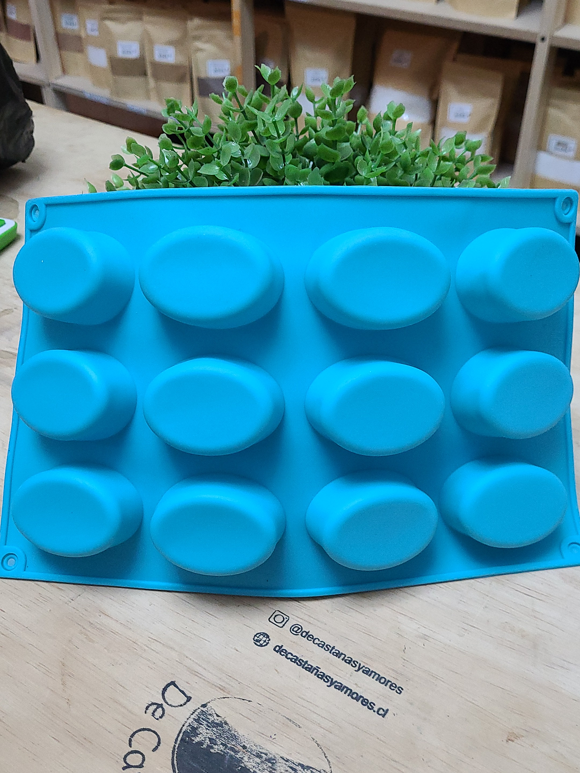 Molde ovalado pequeño 24 grs apróx  1