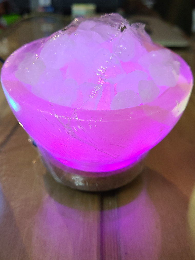  Lámpara de sal pequeña con trozos de sal 1