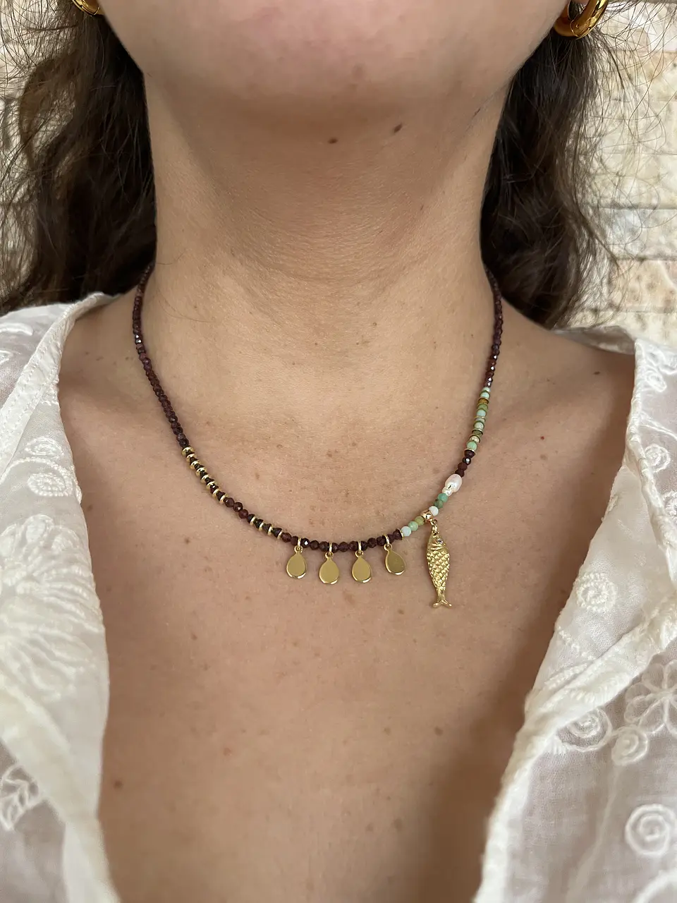 Collar mini piedras y pez burdeo 3