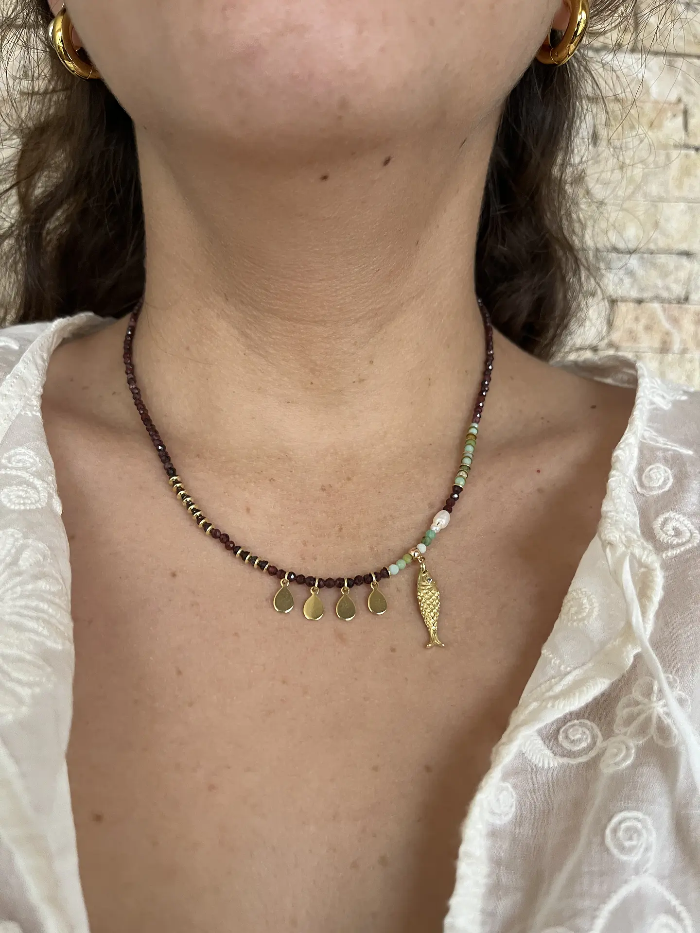 Collar mini piedras y pez burdeo 4