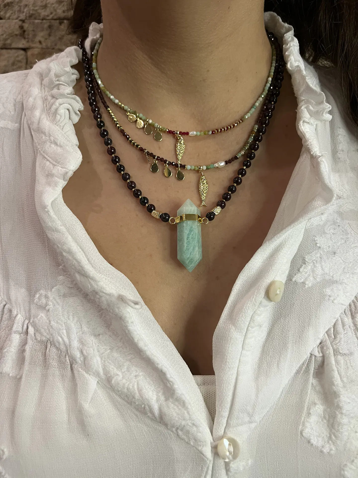 Collar mini piedras y pez burdeo 6