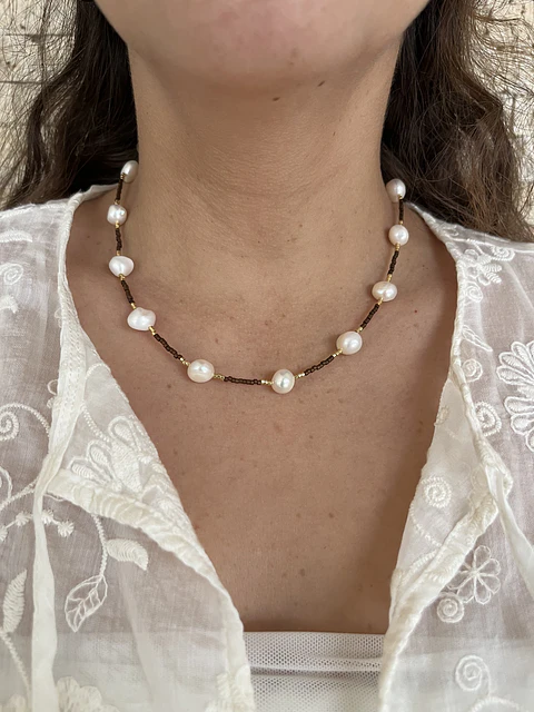 Collar miyuki y perlas burdeo