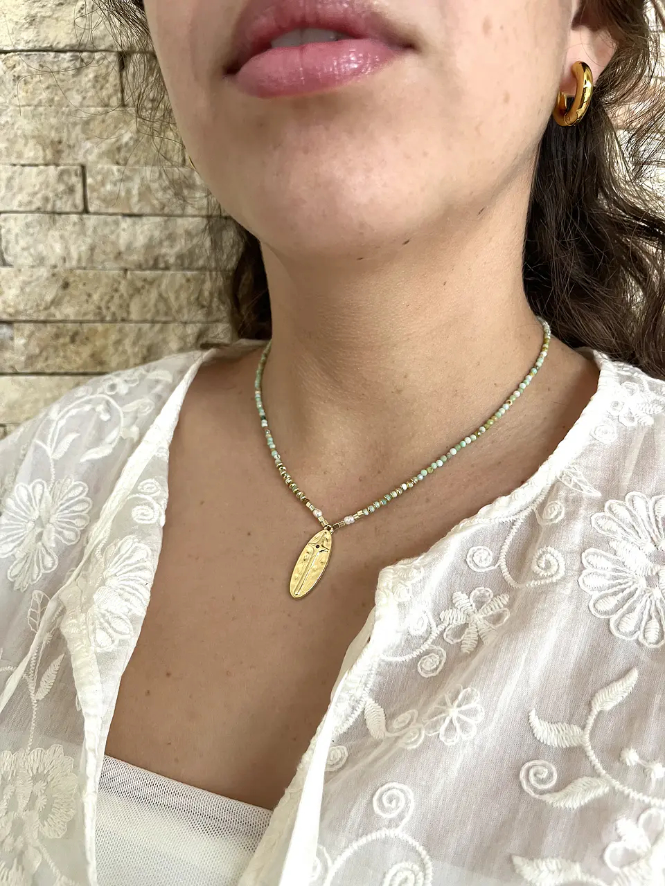 Collar basico de piedra y cruz alargada verde agua 3