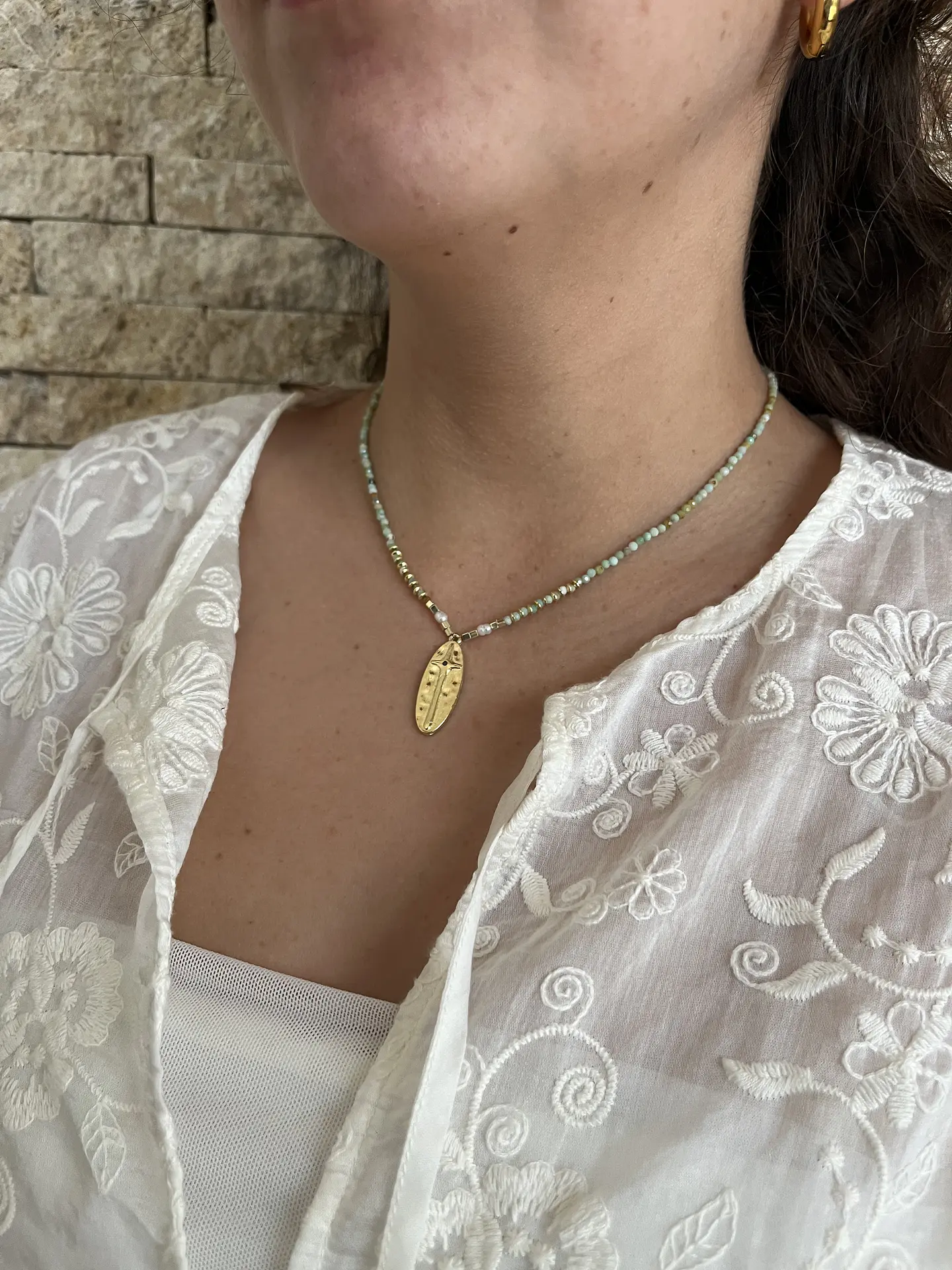 Collar basico de piedra y cruz alargada verde agua 4