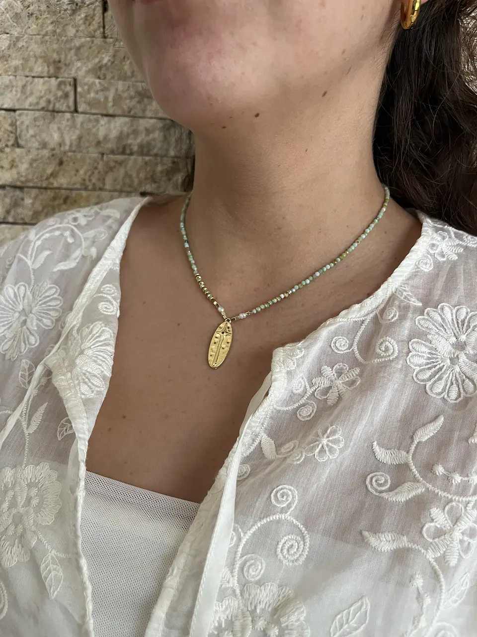 Collar basico de piedra y cruz alargada verde agua 4
