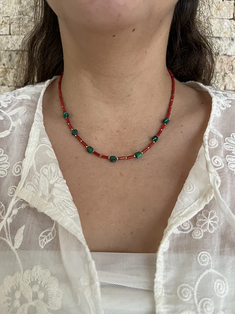Collar basico coral 