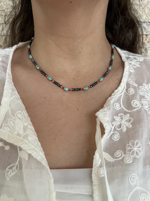 Collar basico piedras negro