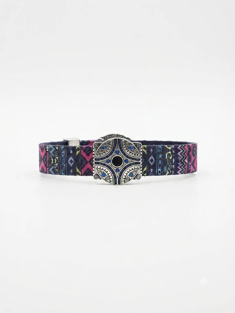 Pulsera con diseños geométricos 