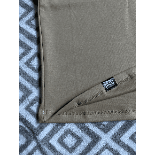 camiseta beige - logo combinado  5