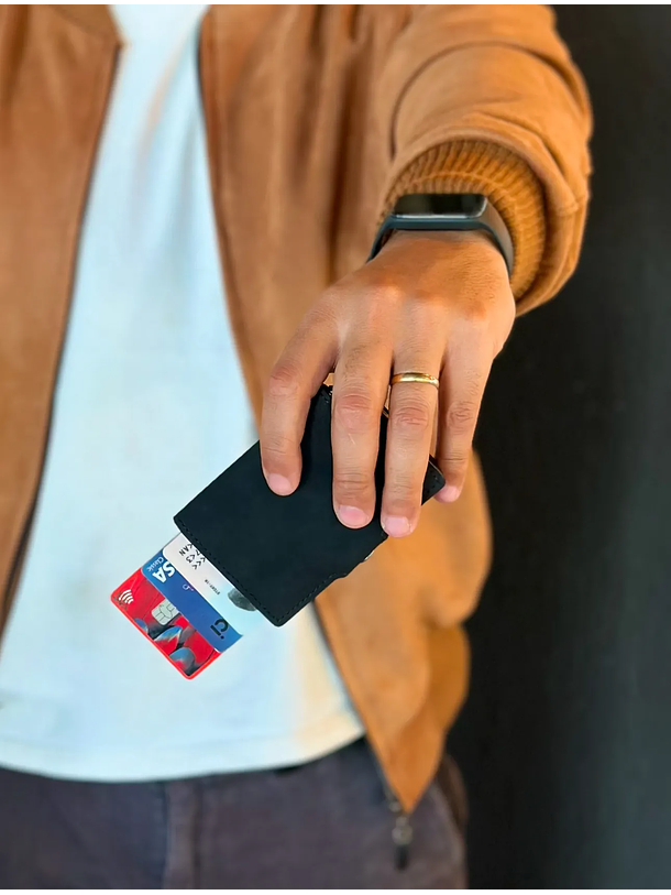 Billetera RFID Negra Mate. 2