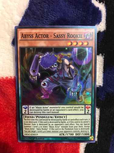 Abyss Actor - Sassy Rookie - deso-en019 - Super Rare 1st Edi