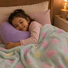 Manta Infantil Luminosa + Cojin Corazon Lila
