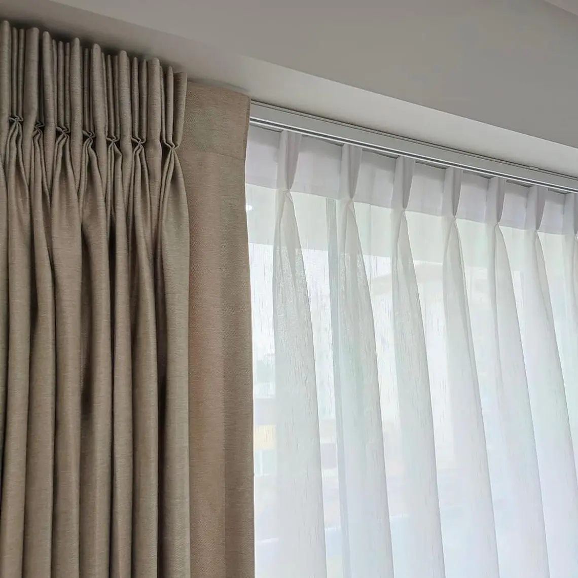 Cortinas con Riel Hotelero 1