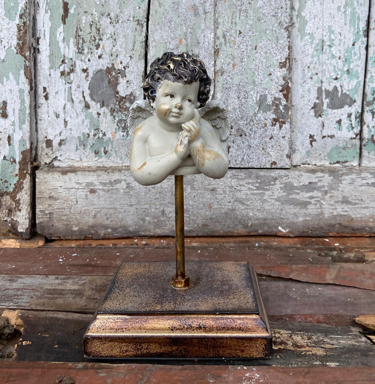 Ángel en Pedestal