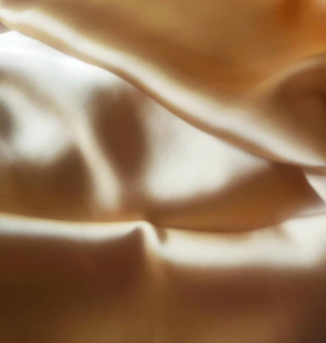 Tendencias en vestidos de fiesta 2025: elegancia con identidad propia