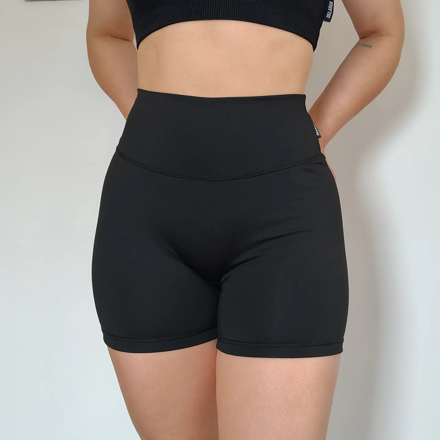 Short Balance negro v shape 1