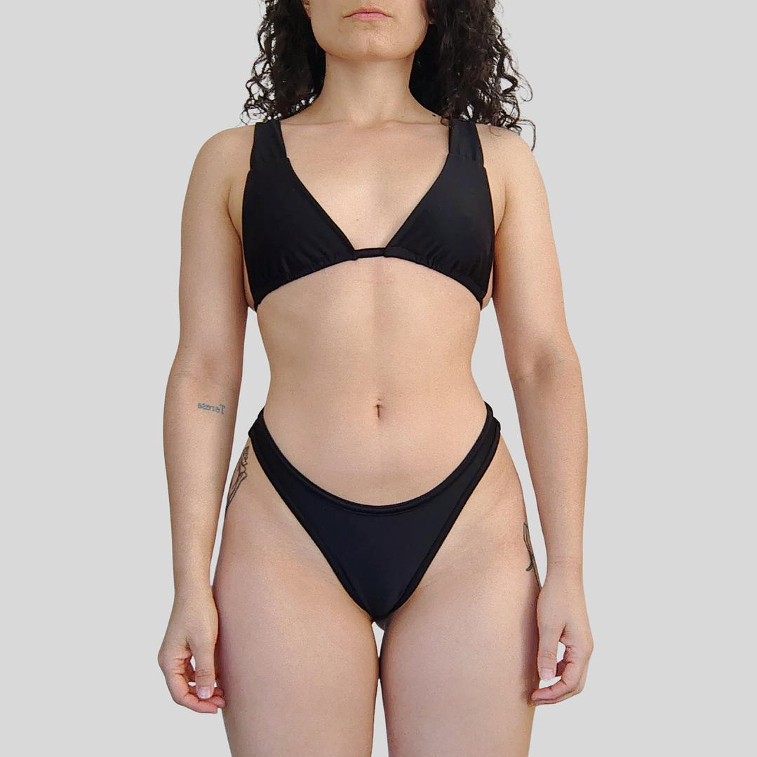 Top Triangulo wide Negro 1