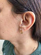 Brincos de argola em forma de coração vazado, lisos, banhados a ouro - thumbnail 2