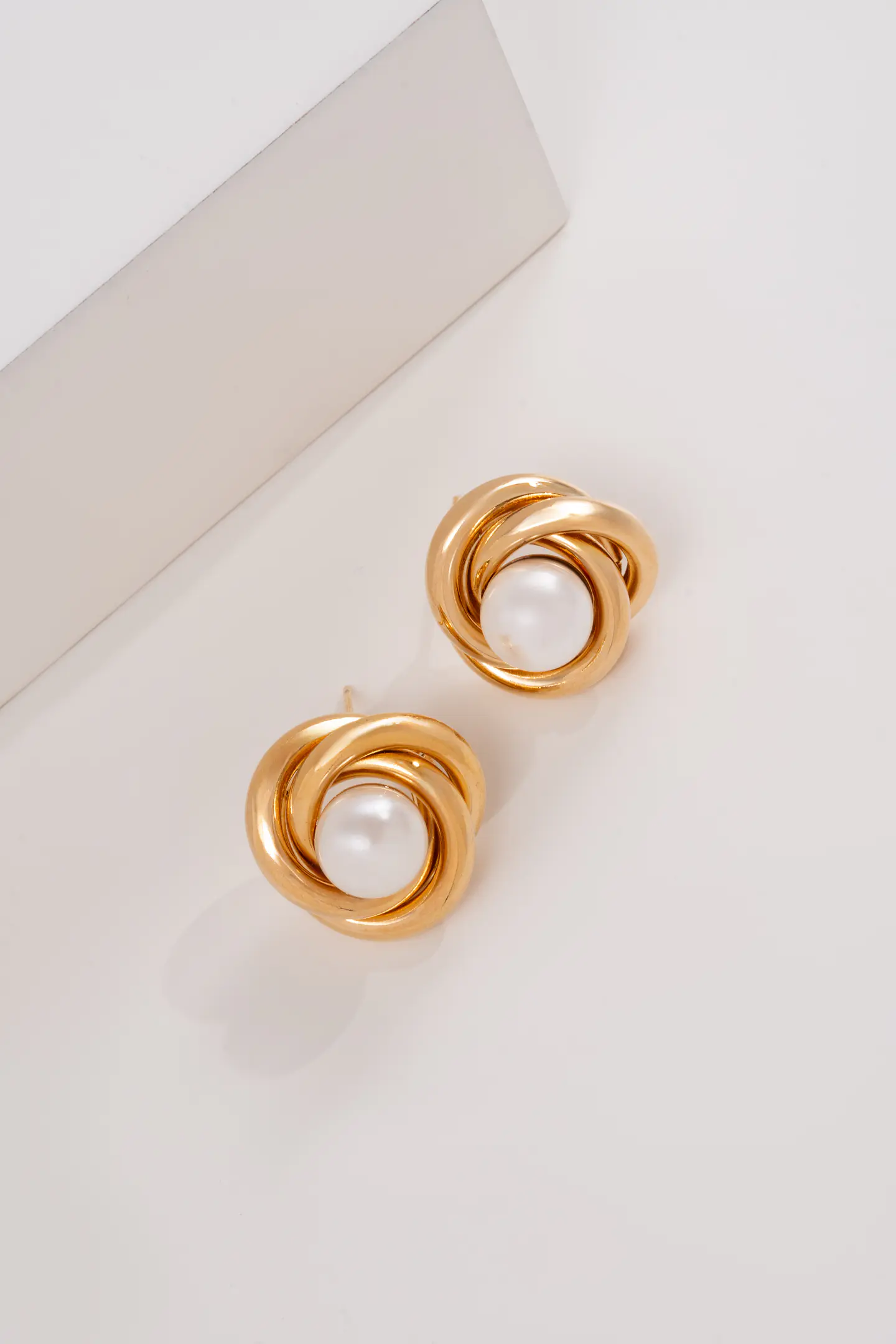 Brincos de pérola em espiral banhados a ouro 1