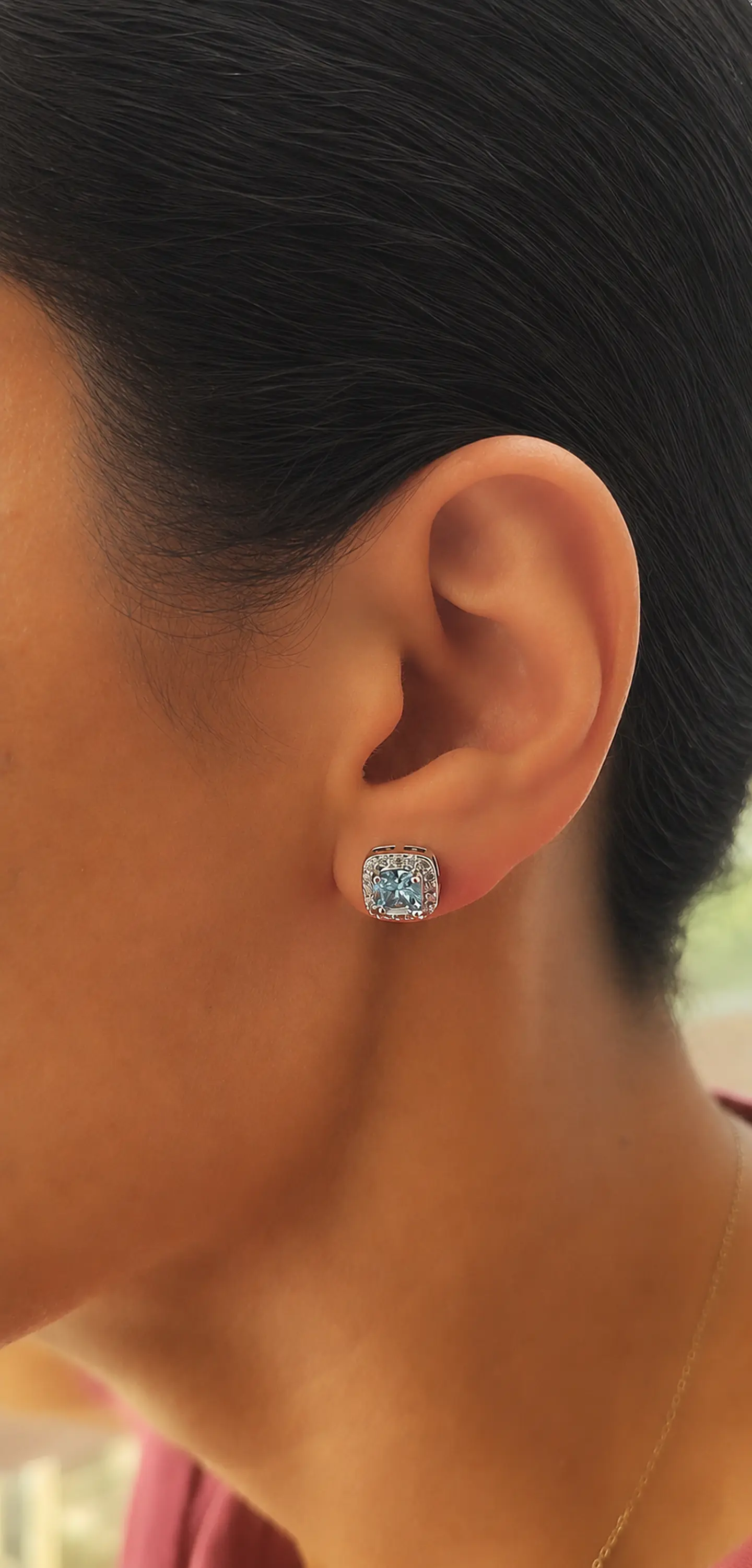 Brincos quadrados com pedras aquamarine cravejadas, banhados a ródio 2