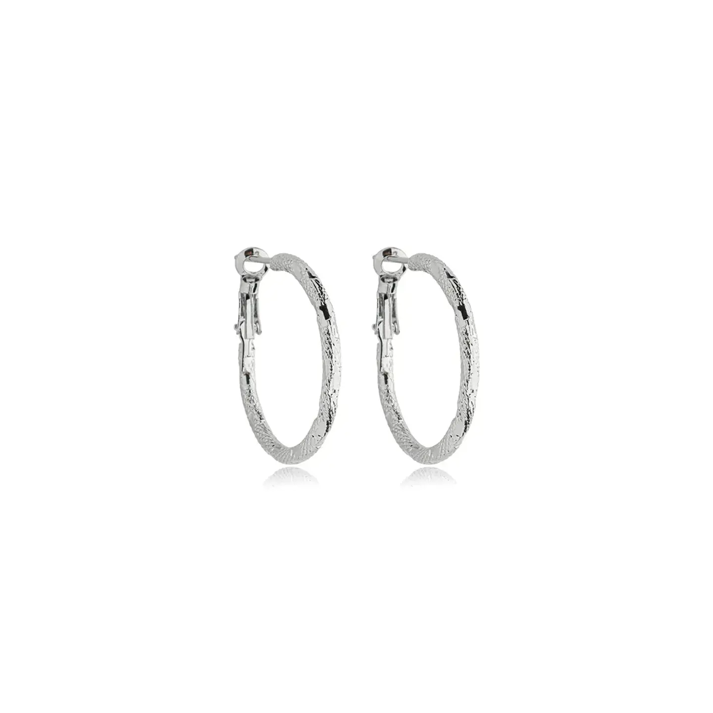 Brinco Argola Texturizada com Detalhe Liso Ródio Branco 2