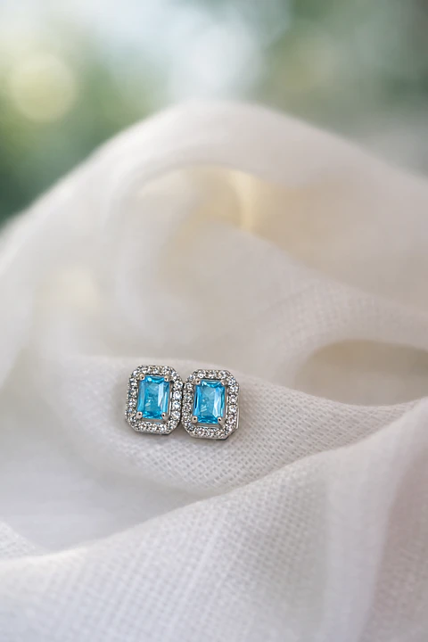 Brincos retangulares aquamarine cravejadas com zircónia Ródio Branco
