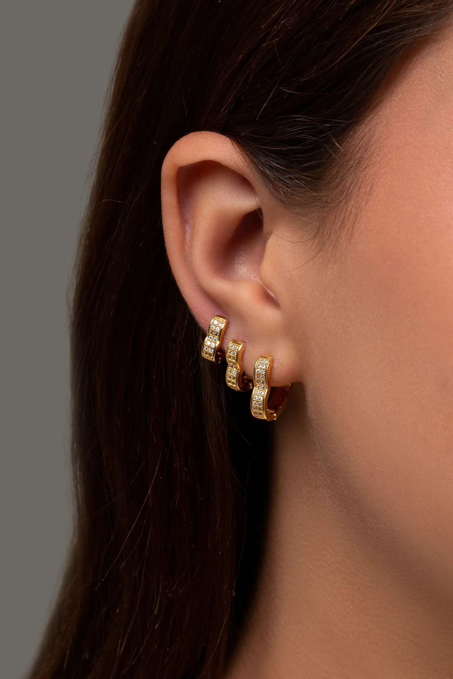 Brincos argola coração com micro zircónias 