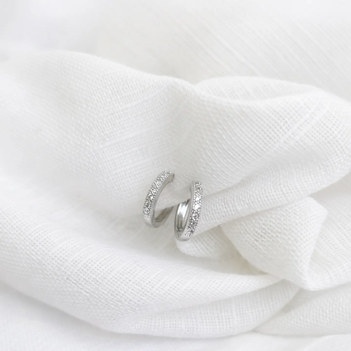 Brincos argola micro zircónias Ródio Branco 1