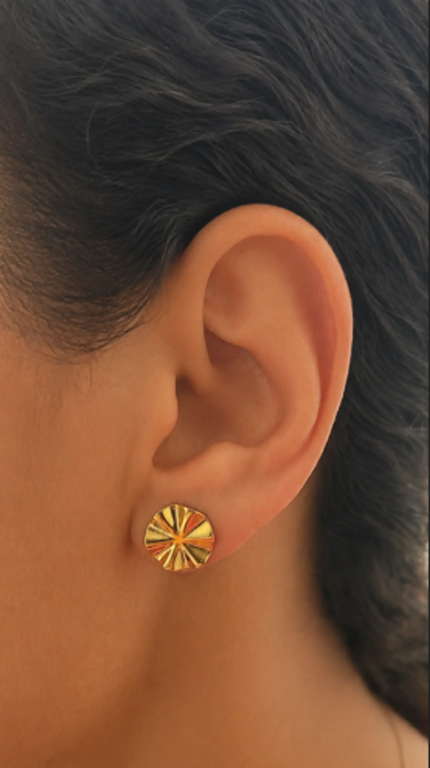 Brincos com detalhe ondulado Liso Banhados a Ouro 2