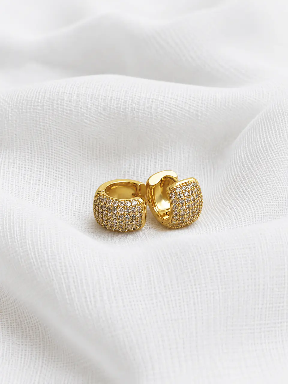 Brincos argola pequena micro zircónias Banhado a ouro 1