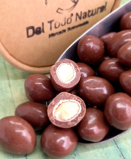 Almendra bañada en Chocolate