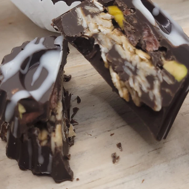 Bombón de Avena y Pistachos Chocolate Semi Amargo 12 unidades 2