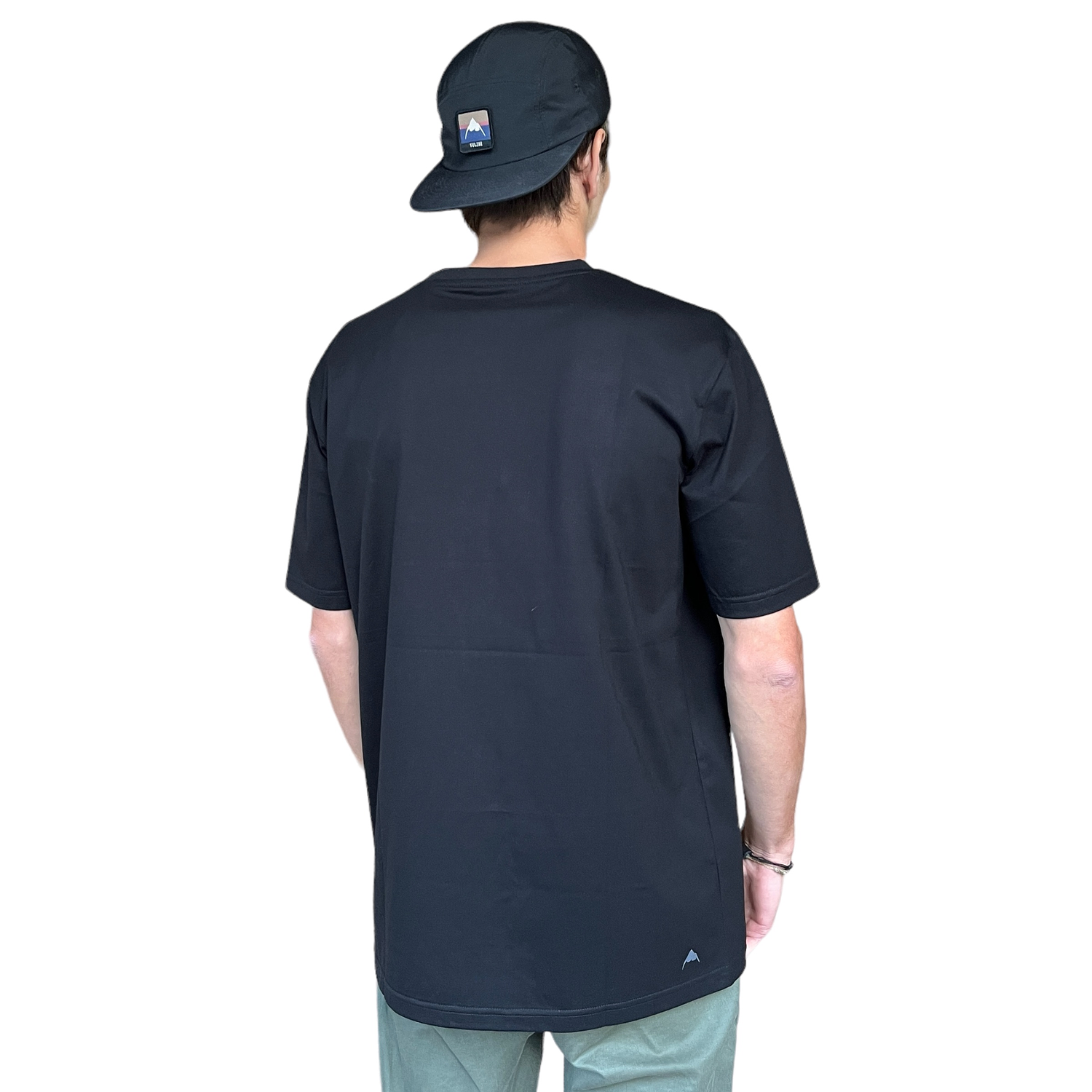 POLERA MANGA CORTA HOMBRE NEGRA PLAIN POCKET 2