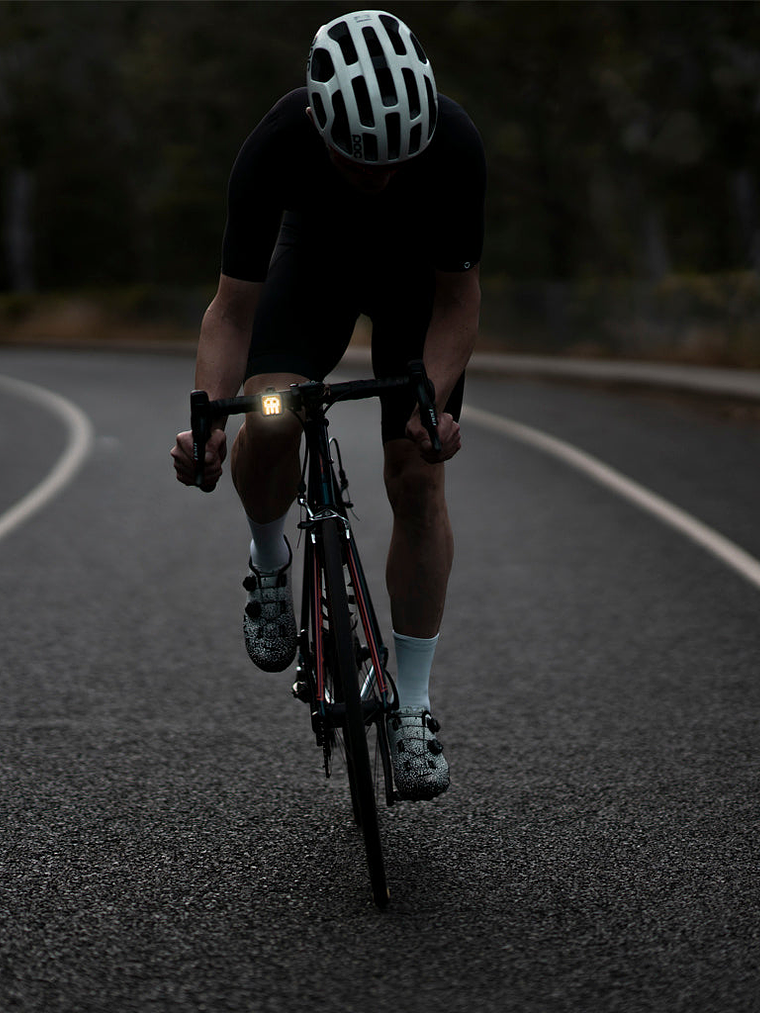 Luz Trasera Para Bicicleta Blinder Skull Black Rear 5