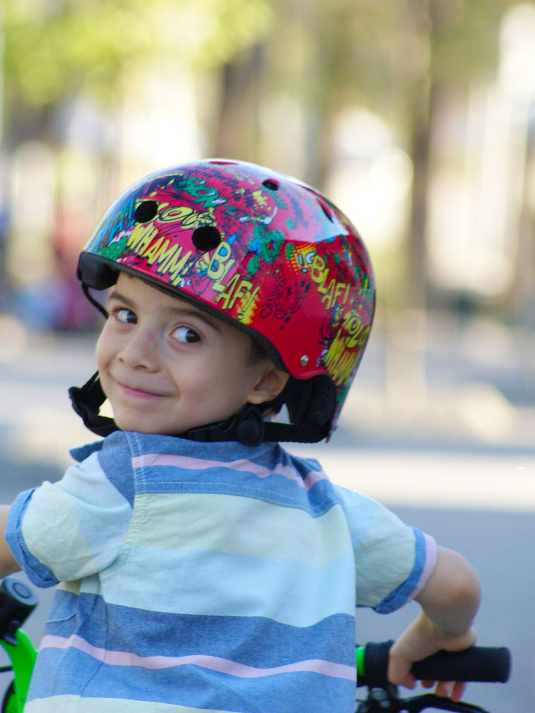Casco Infantil con Luz Rojo OnWheels! 7