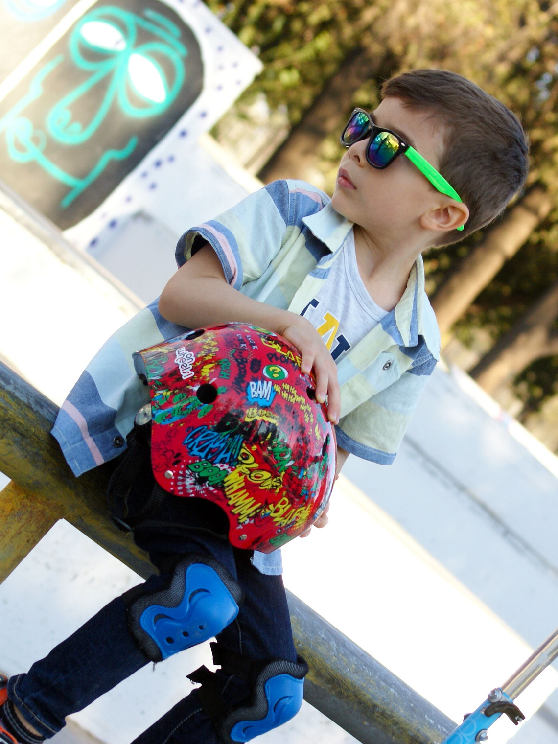 Casco Infantil con Luz Rojo OnWheels! 8