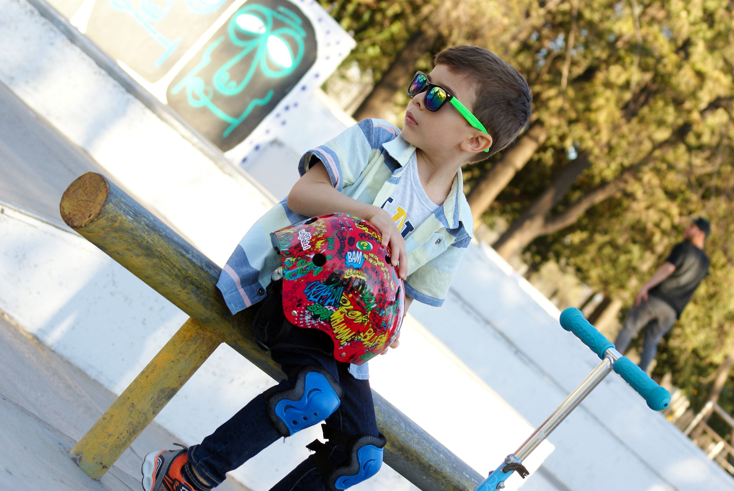 Casco Infantil con Luz Rojo OnWheels! 8