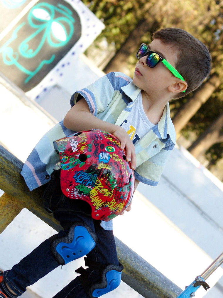 Casco Infantil con Luz Rojo OnWheels! 8