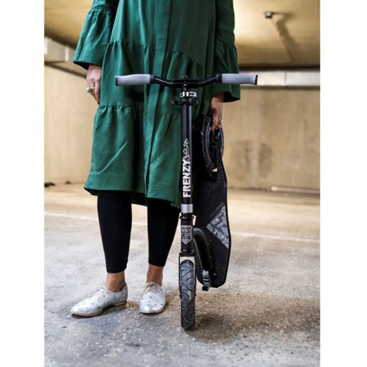 Scooter Frenzy Pneumatic Black Adulto 7
