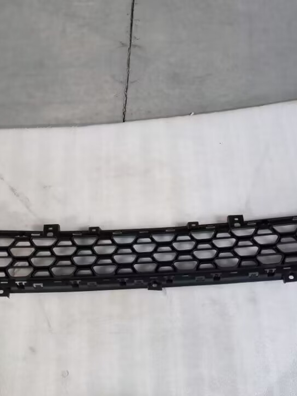 MOLDURA PARACHOQUE DELANTERO TIGGO 8 1