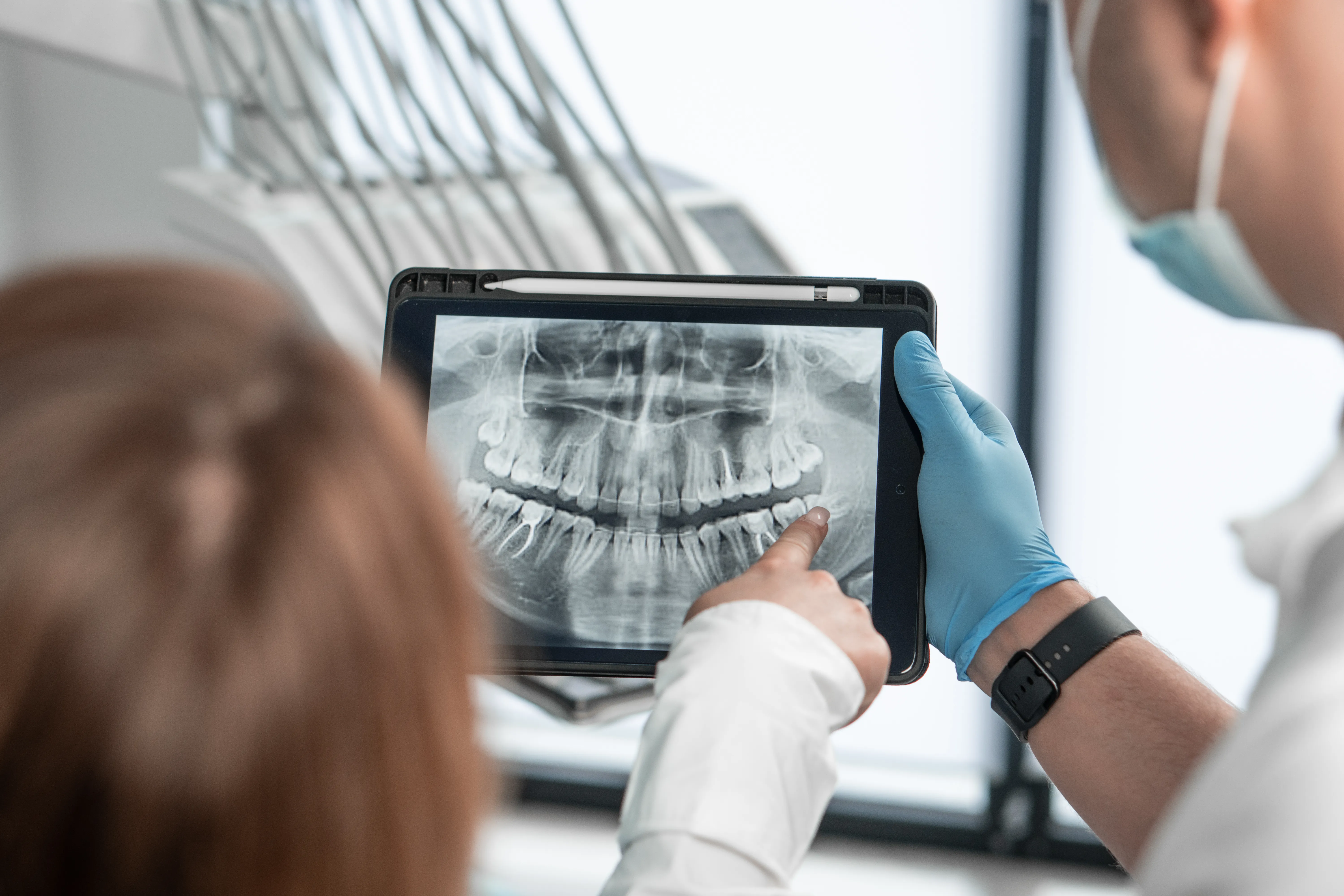Radiografía Panorámica vs Tomografía Dental: Diferencias y Usos