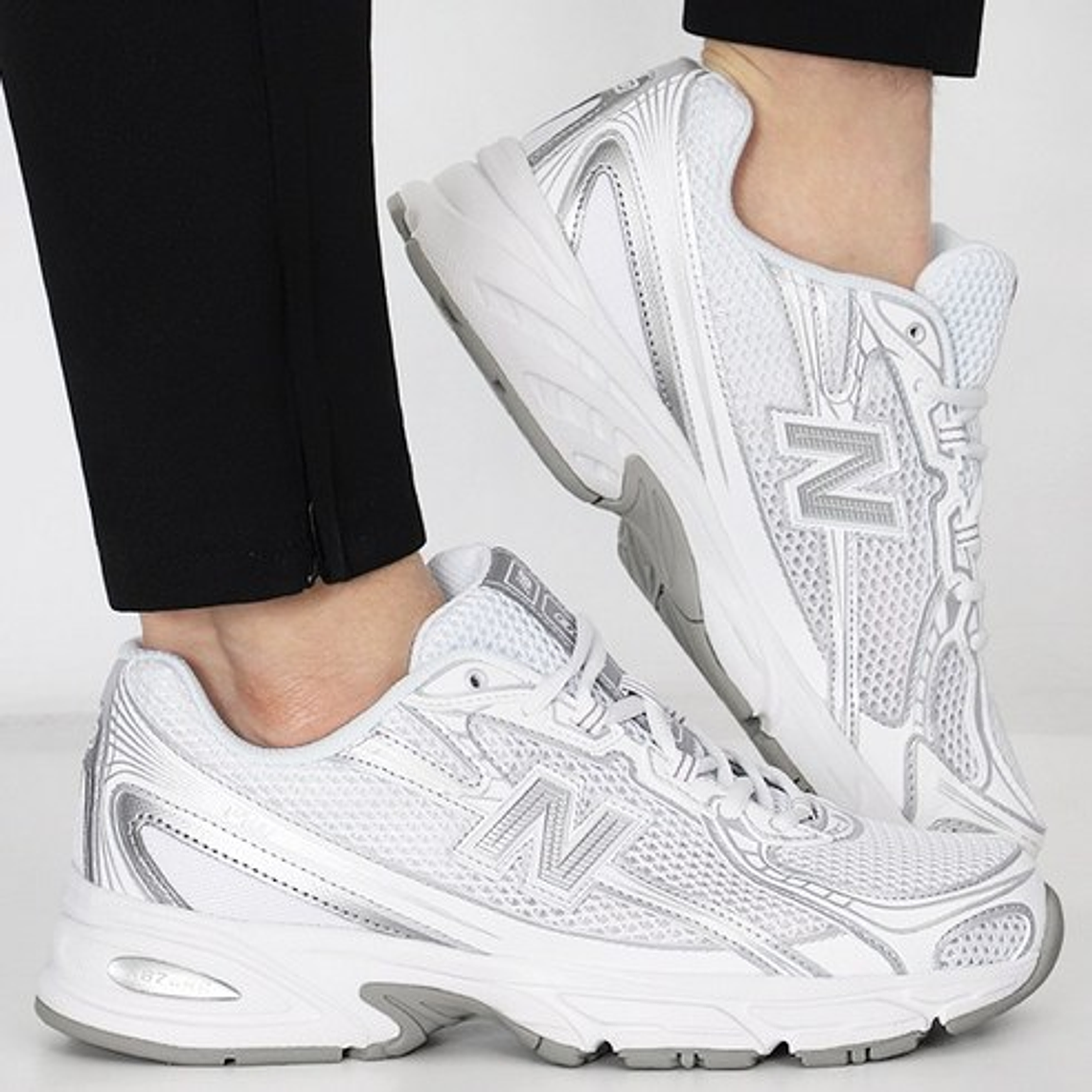 뉴발란스 740v2 러닝화 운동화 화이트-실버메탈릭 로고 1