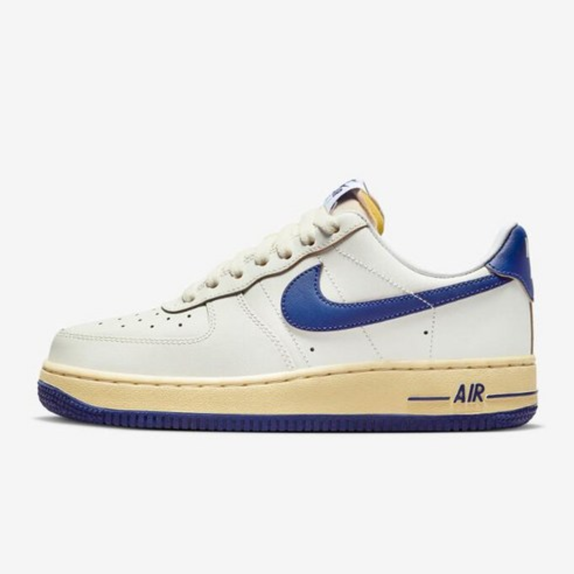 나이키 에어포스 1 '07 페일 바닐라 1