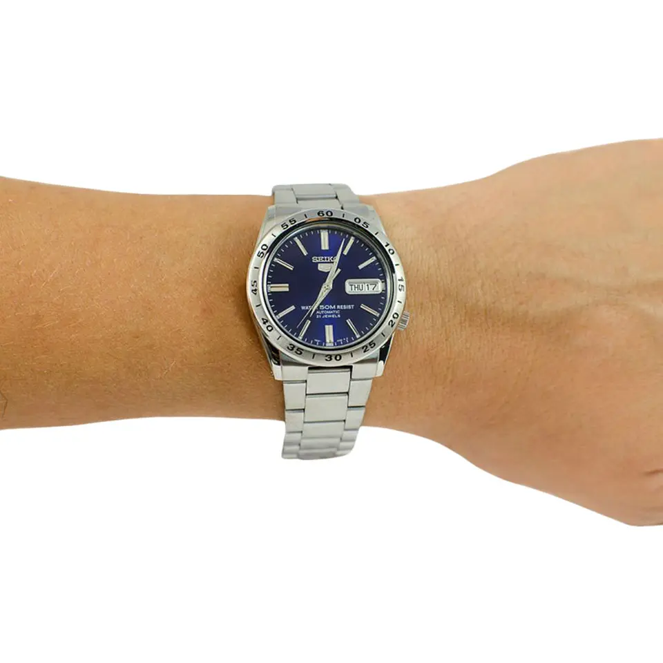 Seiko 5 Automático SNKD99K1: La Profundidad del Azul en Ingeniería Mecánica 3